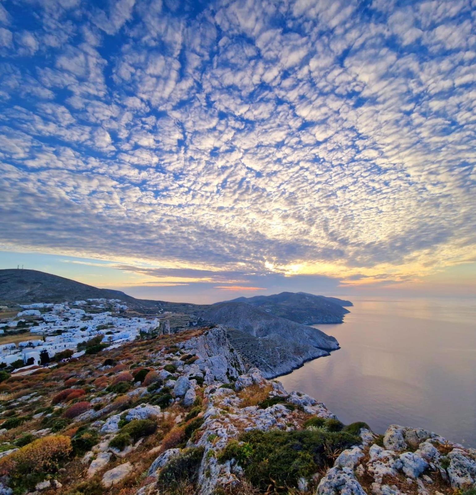 Вилла Folegandros-Cliffhouse Экстерьер фото